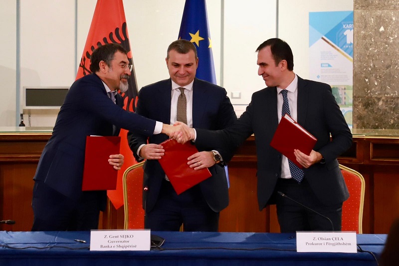 Increasing efficiency in the prevention and protection of currency from counterfeiting, the Prosecutor General, Çela, signed an agreement with the Governor of the Bank and the Minister of the Interior