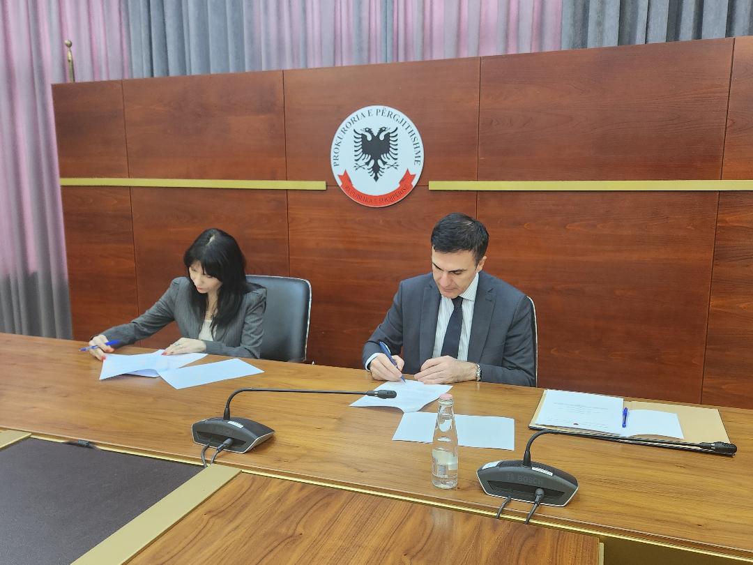 Prokurori i Përgjithshëm, Olsian Çela dhe Drejtoresha e AKKC, Linda Pustina nënshkruajnë marrëveshje bashkëpunimi për ‘cannabis-in mjekësor e industrial’