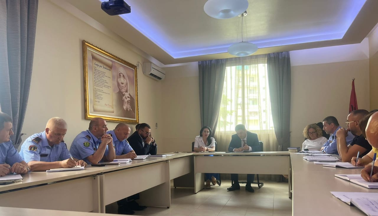 Drejtuesi i Prokurorisë pranë Gjykatës së Shkallës së Parë të Juridiksionit të Përgjithshëm Fier organizon takimin e përbashkët me Drejtuesit e Drejtorisë Vendore të Policisë Fier dhe me Drejtuesit e  Komisariateve të Policisë.