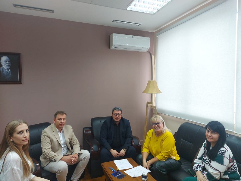 Drejtuesi i Prokurorisë pranë Gjykatës së Shkallës së Parë Elbasan Z. Kreshnik Ajazi  takon Kryetarja e Dhomës Kombëtare të Ndërmjetësimit Znj. Drita Avdyli