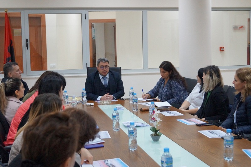 Drejtuesi i Prokurorisë pranë Gjykatës së Shkallës së Parë Elbasan Z. Kreshnik Ajazi, organizon një takim me punonjësit e shërbimit psiko-social që operojnë në shkollat e ZVAP Elbasan.